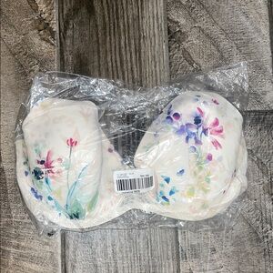 NWT Soma Floral Wildflower Watercolor underwire Bra w/ lace side panels.